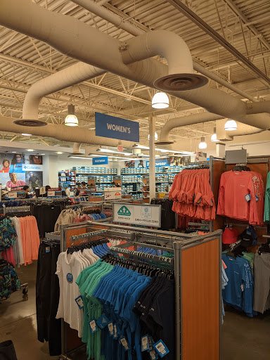 Sportswear Store «Columbia Sportswear Outlet Store», reviews and photos, 5885 Gulf Fwy #301, Texas City, TX 77591, USA