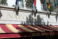 Extérieur du Restaurant servant le petit-déjeuner Hôtel Napoléon à Paris - n°9
