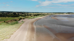 Foto av Monifieth Beach med lång rak strand