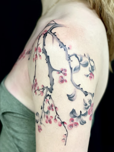 Explore hand and finger tattoo ideas, creative tattoo ideas in Bayside, available at Hao Tattoo 