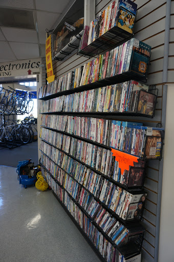 Pawn Shop «Silver Lining Jewelry & Loan», reviews and photos, 2122 NE Sandy Blvd, Portland, OR 97232, USA