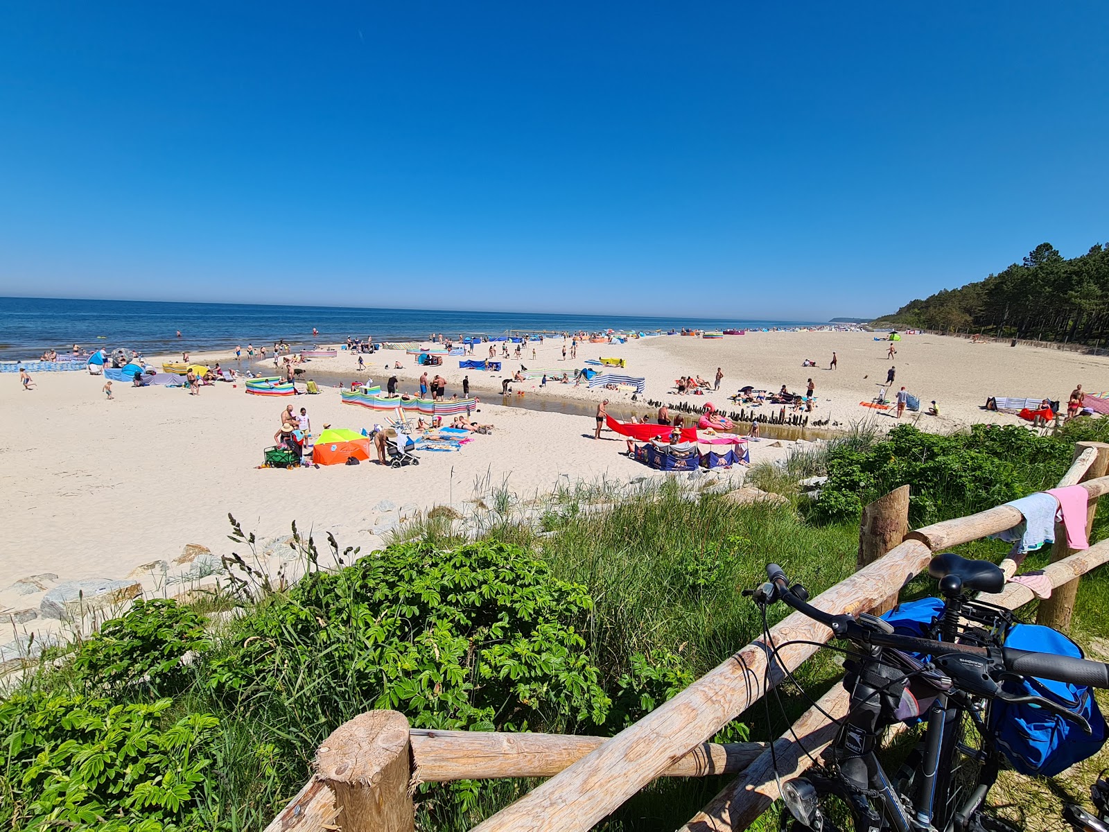 Karviya - Vkhod Beach'in fotoğrafı ve yerleşim