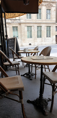 Atmosphère du Restaurant français La Fontaine Sully à Paris - n°7