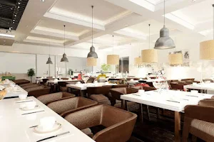 Hotel Vinshika Grand Family Restaurant image