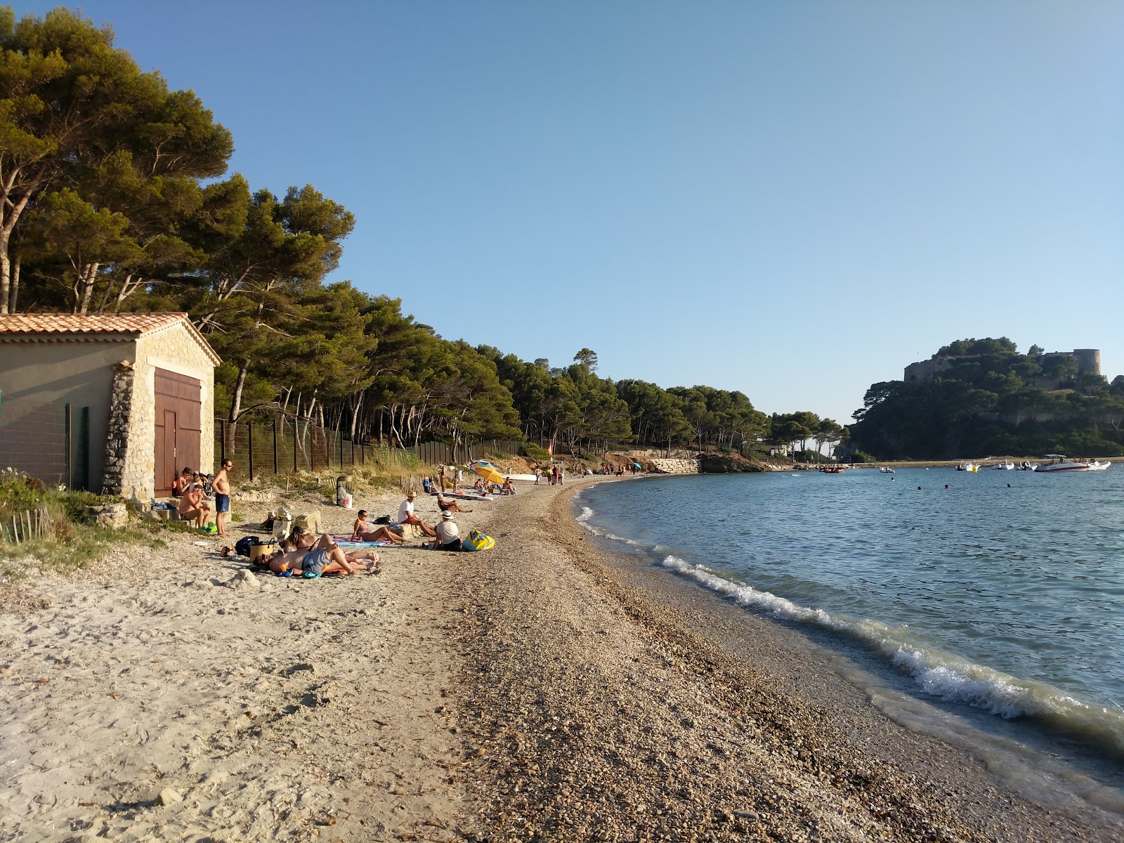 Photo de Plage de Cabasson avec moyenne baie