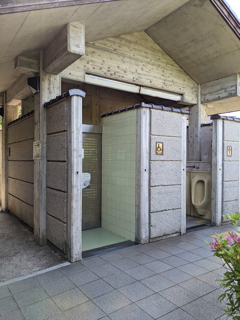 船岡山公園下公衆トイレ