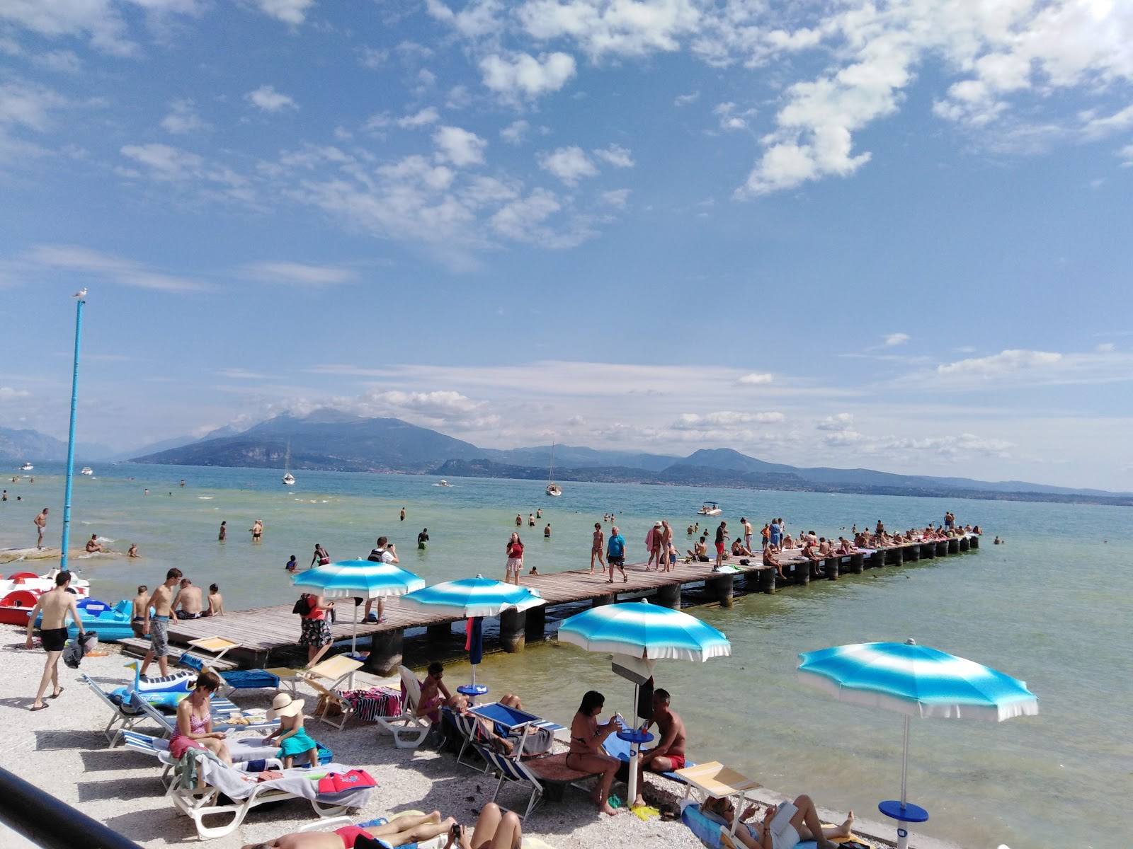 Φωτογραφία του Spiaggia Lido delle Bionde με τυρκουάζ νερό επιφάνεια