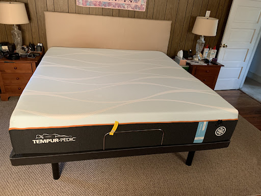 Furniture Store «Raymour & Flanigan Furniture and Mattress Store», reviews and photos, 9 Cabot Blvd E, Langhorne, PA 19047, USA