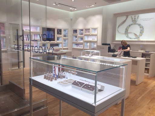 Jewelry Store «PANDORA Jewelry - NorthPark Center Dallas Texas», reviews and photos, 8687 N Central Expy #1712, Dallas, TX 75225, USA