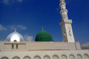 ساحة المسجد النبوي الغربية image
