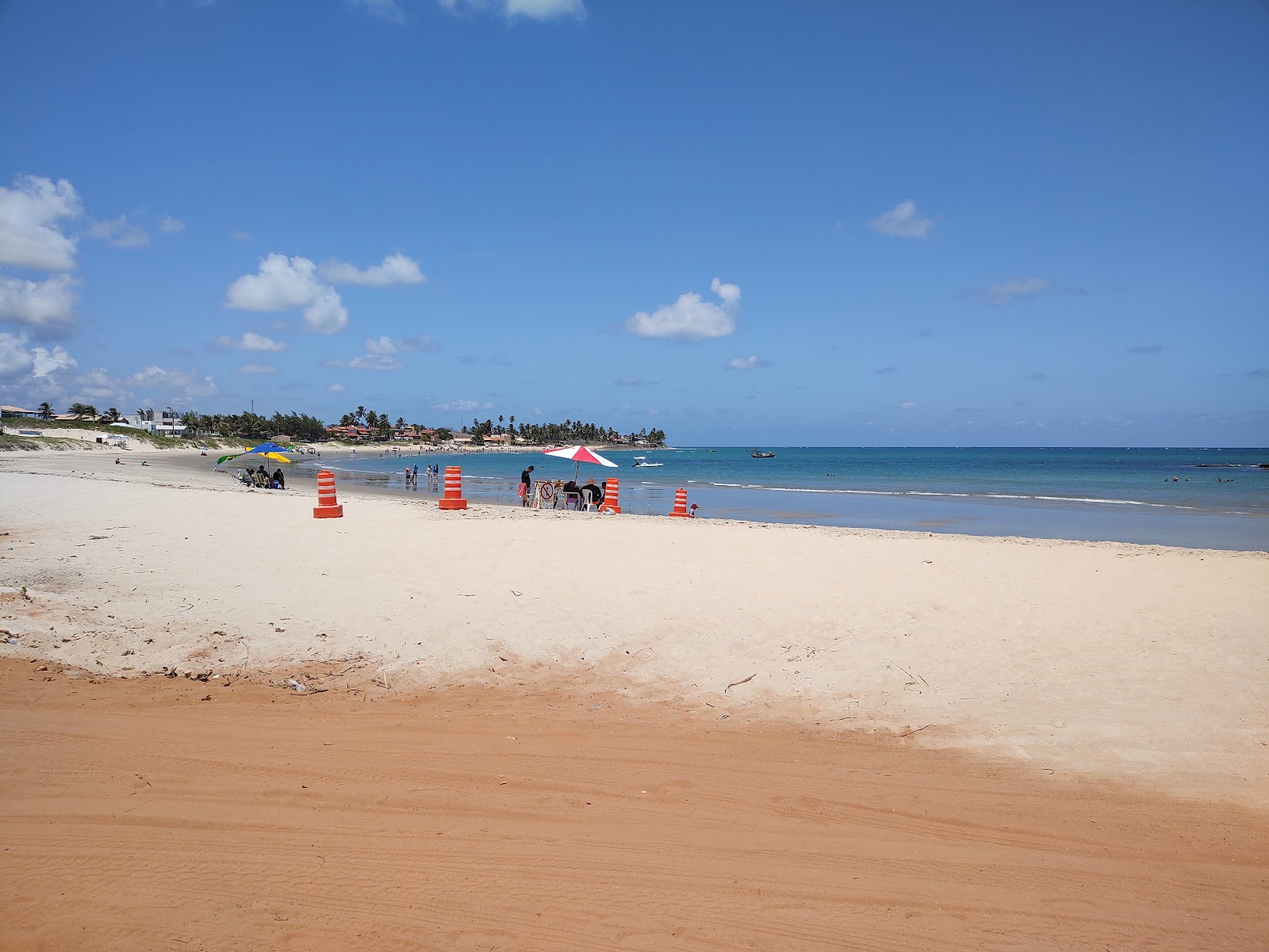 Foto von Pitangui Strand mit beiger sand Oberfläche