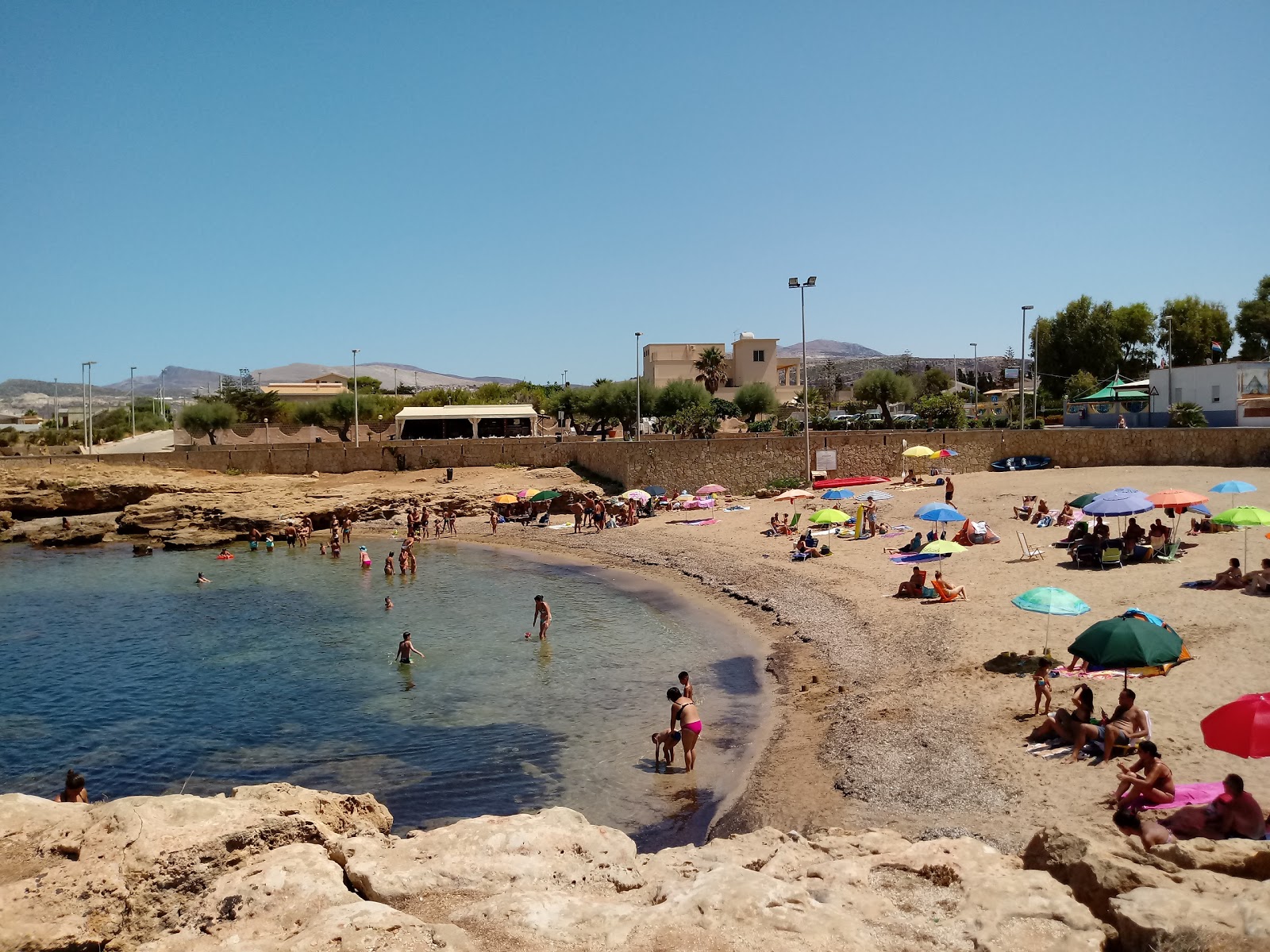 Fotografie cu Spiaggia Lido Valderice cu o suprafață de nisip beige și pietricele