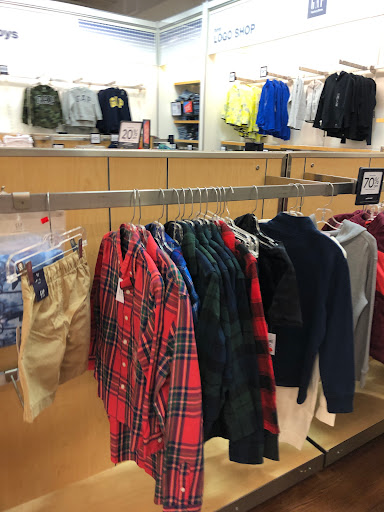 Clothing Store «Gap Outlet», reviews and photos, 100 Premium Outlets Blvd #100, Hagerstown, MD 21740, USA