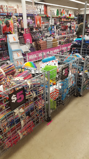 Variety Store «Five Below», reviews and photos, 3011 Festival Way, Waldorf, MD 20601, USA