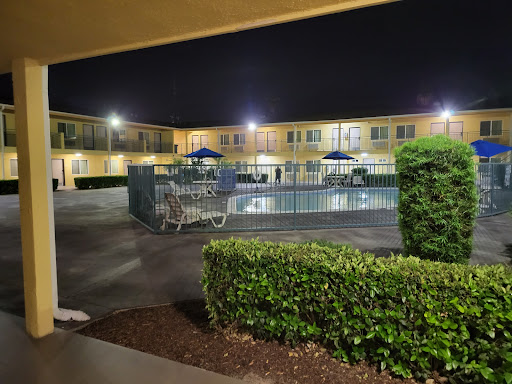 Quality Inn & Suites near Downtown Bakersfield