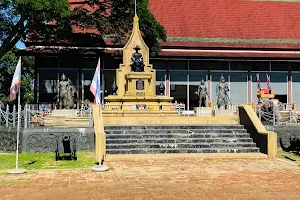 Statue of Somdet Taksin Maharat image