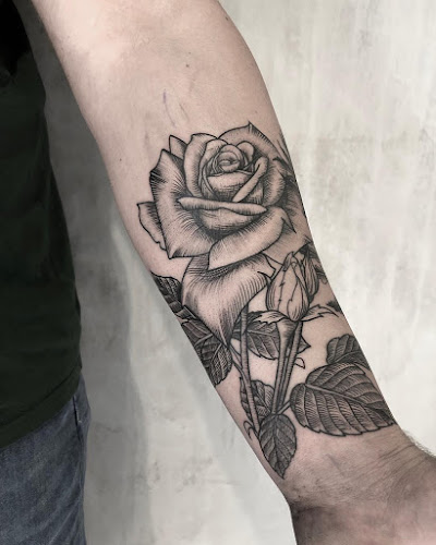 Comments and reviews of Dark Days Tattoo