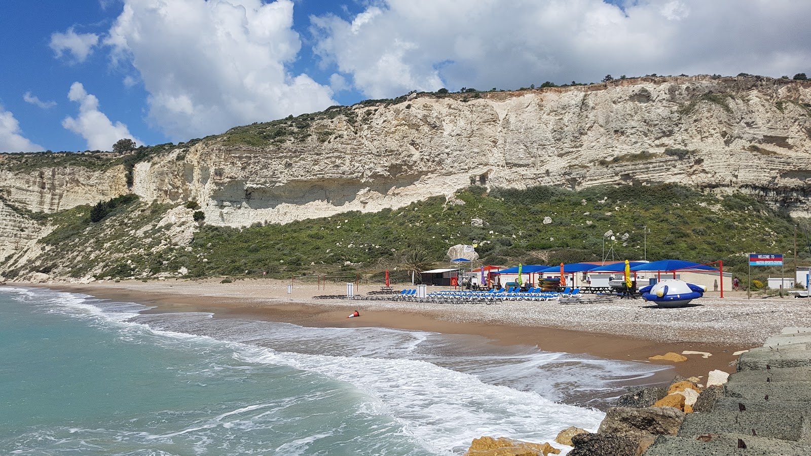 Zapalo beach II的照片 带有轻质沙和卵石表面