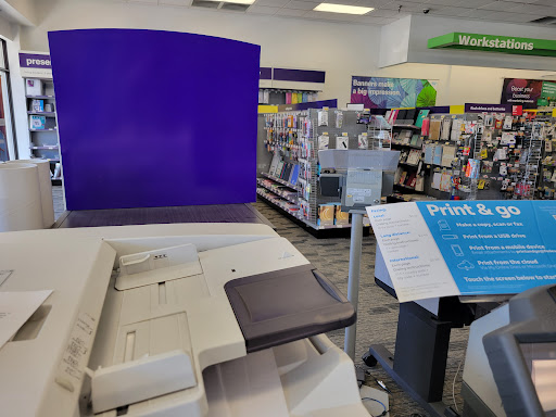 Print Shop «FedEx Office Print & Ship Center», reviews and photos, 10201 University Ave, Clive, IA 50325, USA