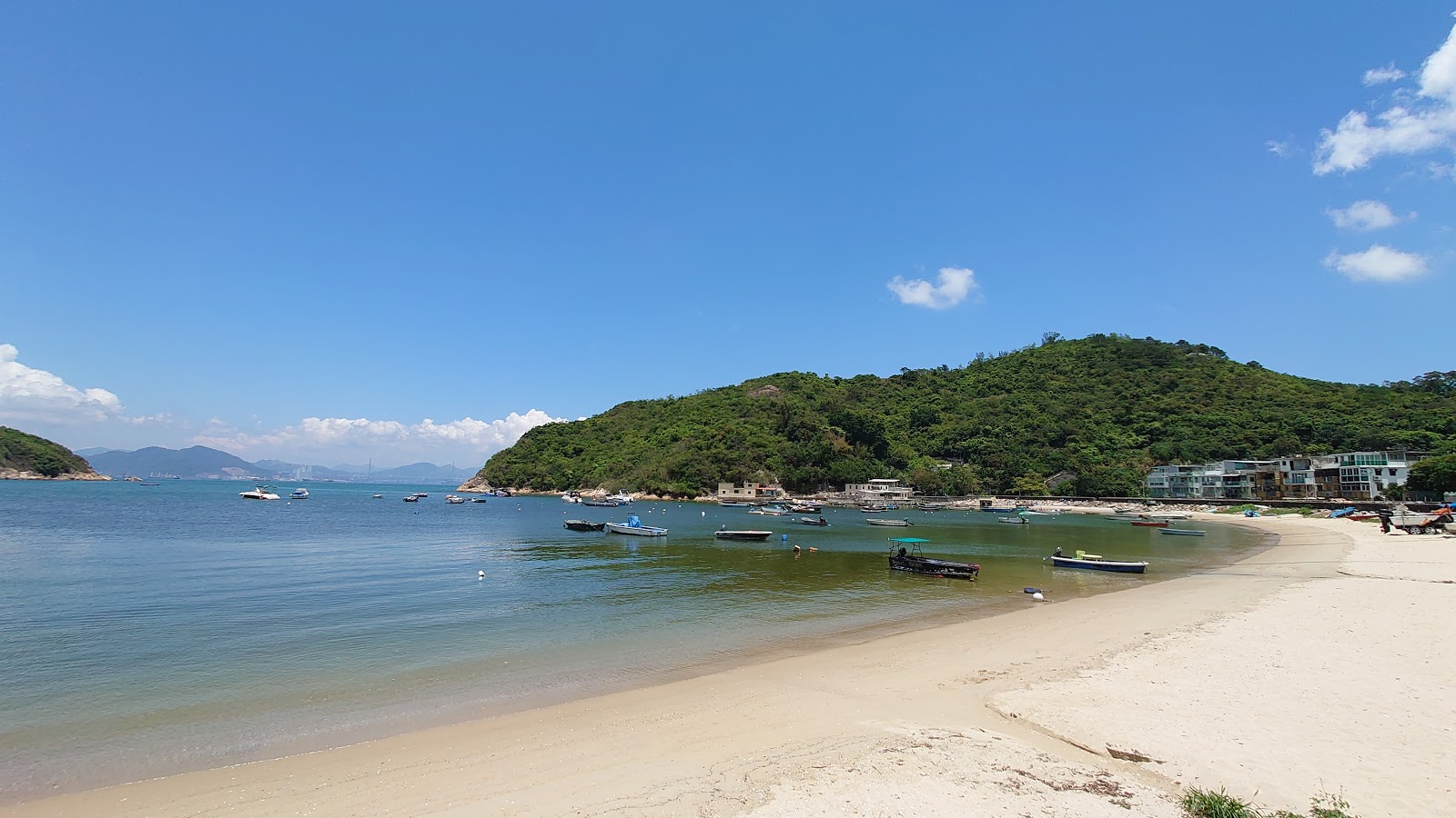 Foto di Ping Chau Tung Wan Beach con baia lunga