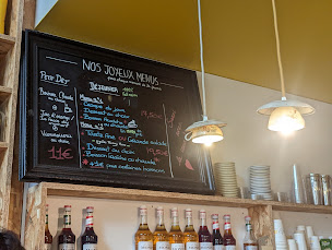 Photo n°20 de Café Joyeux Champs-Élysées à Paris ()