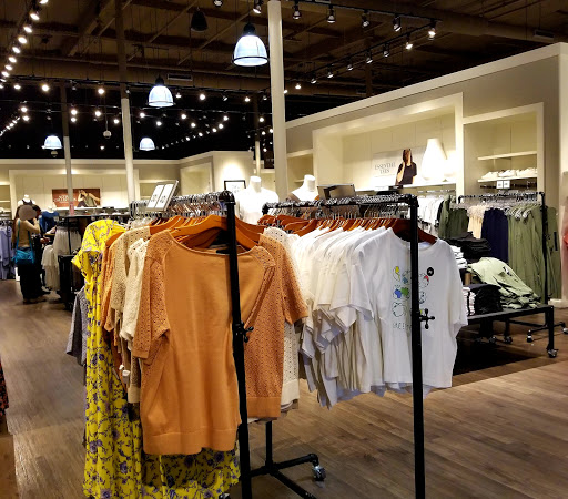 Clothing Store «Banana Republic Factory Store», reviews and photos, 100 Citadel Dr, Commerce, CA 90040, USA