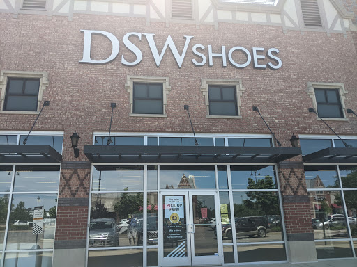 Shoe Store «DSW Designer Shoe Warehouse», reviews and photos, 100 W Higgins Rd, South Barrington, IL 60010, USA