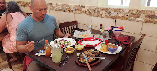 Mexican Restaurant «Los Cucos Mexican Restaurant», reviews and photos, 920 I-10, Seguin, TX 78155, USA