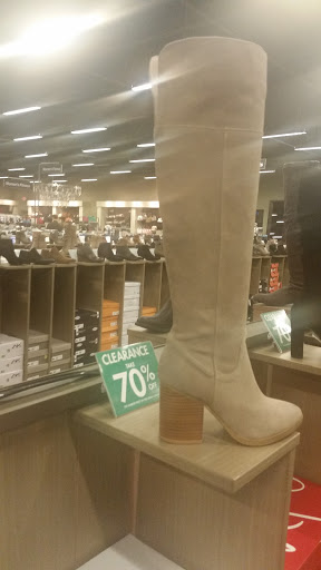 Shoe Store «DSW Designer Shoe Warehouse», reviews and photos, 17100 Southcenter Pkwy, Tukwila, WA 98188, USA