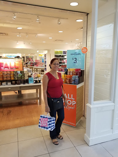 Beauty Supply Store «Bath & Body Works», reviews and photos, 9349 W Atlantic Blvd, Coral Springs, FL 33071, USA