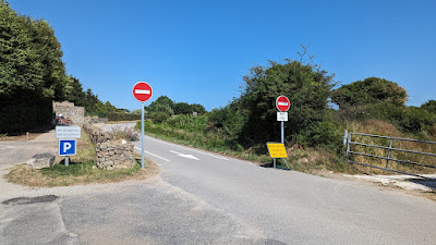 Parking Table des marchands à Locmariaquer