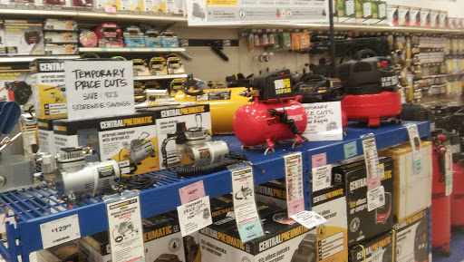 Hardware Store «Harbor Freight Tools», reviews and photos, 2000 Avondale Dr STE 104, Durham, NC 27704, USA