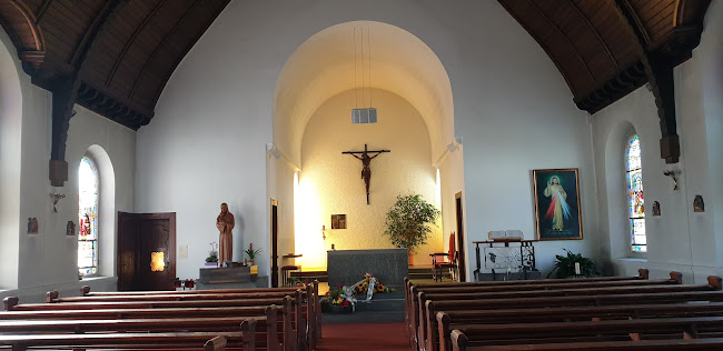 Rezensionen über Cure catholique romaine in La Chaux-de-Fonds - Kirche