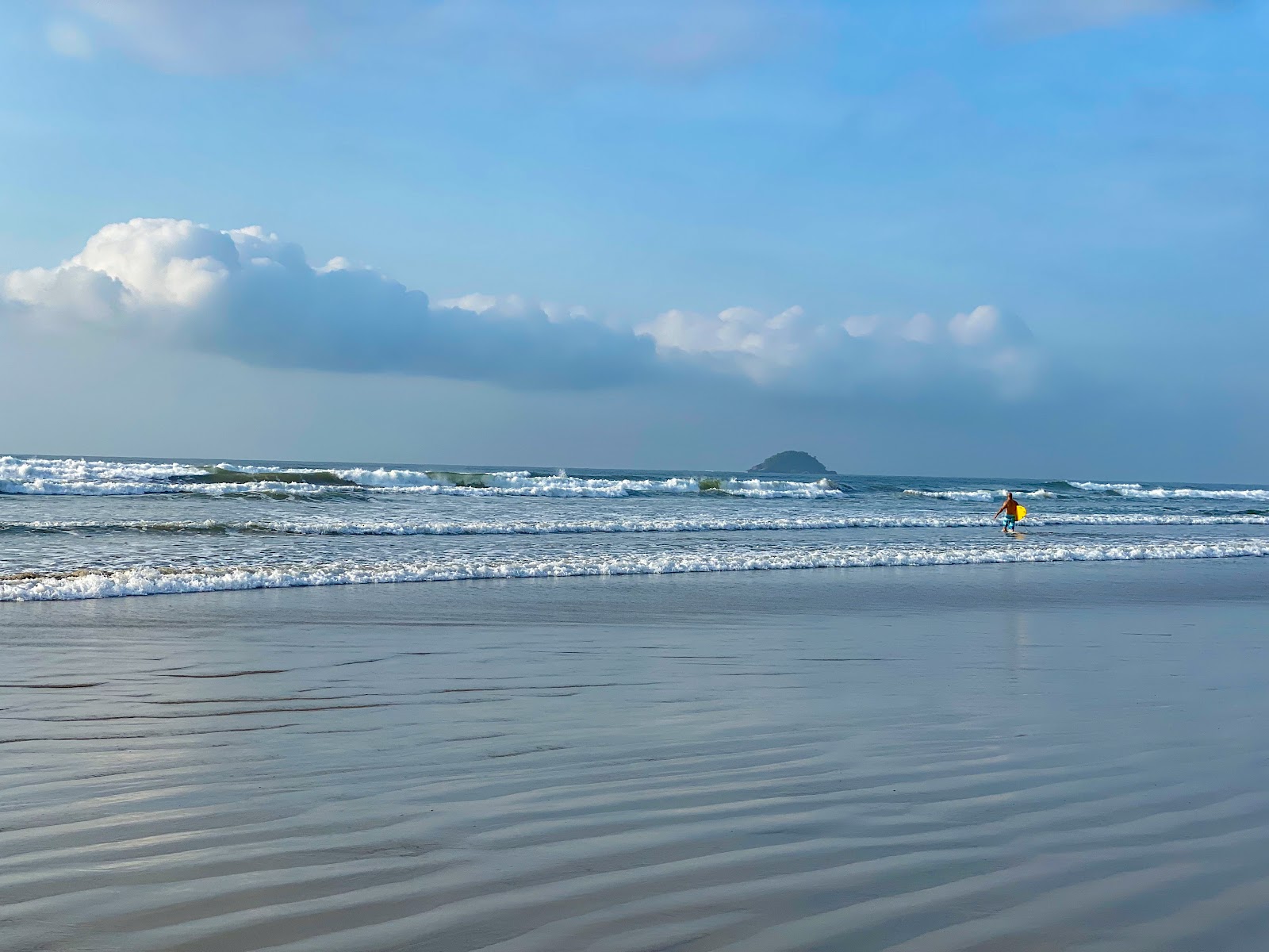 Φωτογραφία του Παραλία Σάο Λουρένσο με τυρκουάζ νερό επιφάνεια