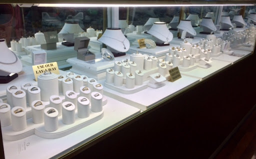 Pawn Shop «Pine Ridge Pawn & Jewelry», reviews and photos, 2033 Pine Ridge Rd #4, Naples, FL 34109, USA