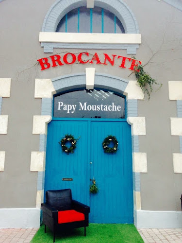 Brocante Papy Moustache De Montmartre à Cosne-Cours-sur-Loire