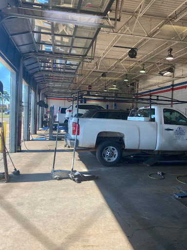 Tire Shop «Gateway Tire & Service Center», reviews and photos, 9089 Mansfield Rd, Shreveport, LA 71118, USA