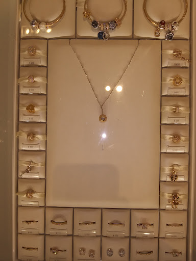 Jewelry Store «PANDORA The Greene Towne Center», reviews and photos, 74 Magnolia Ln, Beavercreek, OH 45440, USA