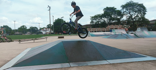 Park «Hinkley Park», reviews and photos, 25 Busse Hwy, Park Ridge, IL 60068, USA