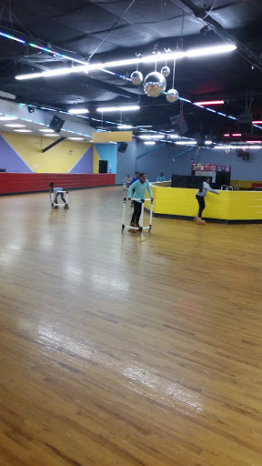 Roller Skating Rink «Rolling Thunder Skating Center», reviews and photos, 7017 Roosevelt Blvd, Philadelphia, PA 19149, USA