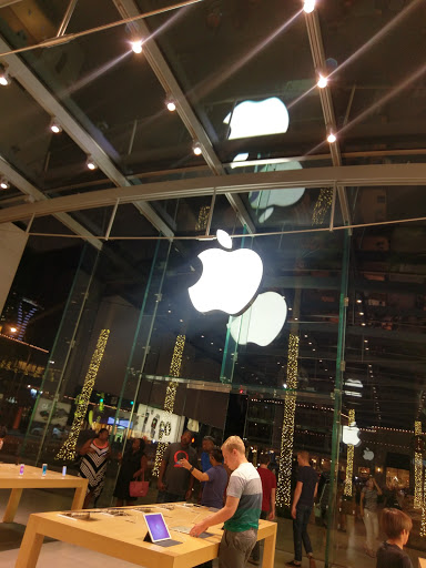 Computer Store «Apple Highland Village», reviews and photos, 4012 Westheimer Rd, Houston, TX 77027, USA