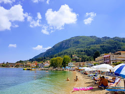 Foto von Benitses beach mit sehr sauber Sauberkeitsgrad