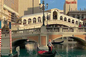 Gondola Rides at the Venetian image