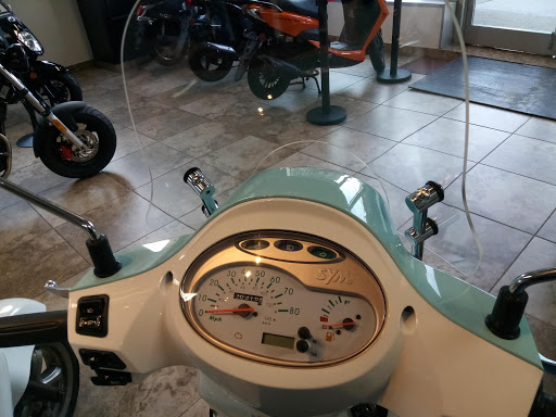 Motor Scooter Dealer «Vespa Queens», reviews and photos, 37-43 Crescent St, Long Island City, NY 11101, USA