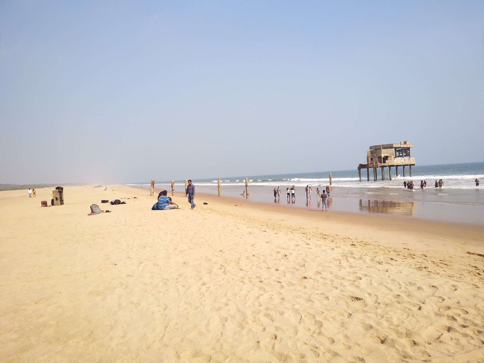 Φωτογραφία του Mogadalapadu Beach με μακρά ευθεία ακτή
