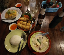 moomsabai food & drink on the rock photo