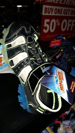 Shoe Store «SKECHERS Factory Outlet», reviews and photos, 8460 Gulf Fwy, Houston, TX 77017, USA