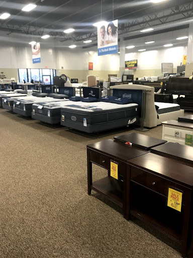 Furniture Store «Raymour & Flanigan Furniture and Mattress Clearance Center», reviews and photos, 1799 Boston Post Rd, Milford, CT 06460, USA