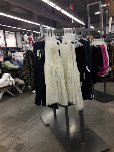 Clothing Store «Old Navy», reviews and photos, 880 Sunrise Hwy, Bay Shore, NY 11706, USA