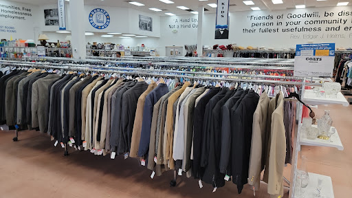 Thrift Store «Goodwill Palm Beach Gardens Boutique/Vintage Shoppe & Donation Center», reviews and photos